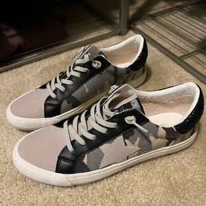 Vintage Havana Sneaker, size 9.5